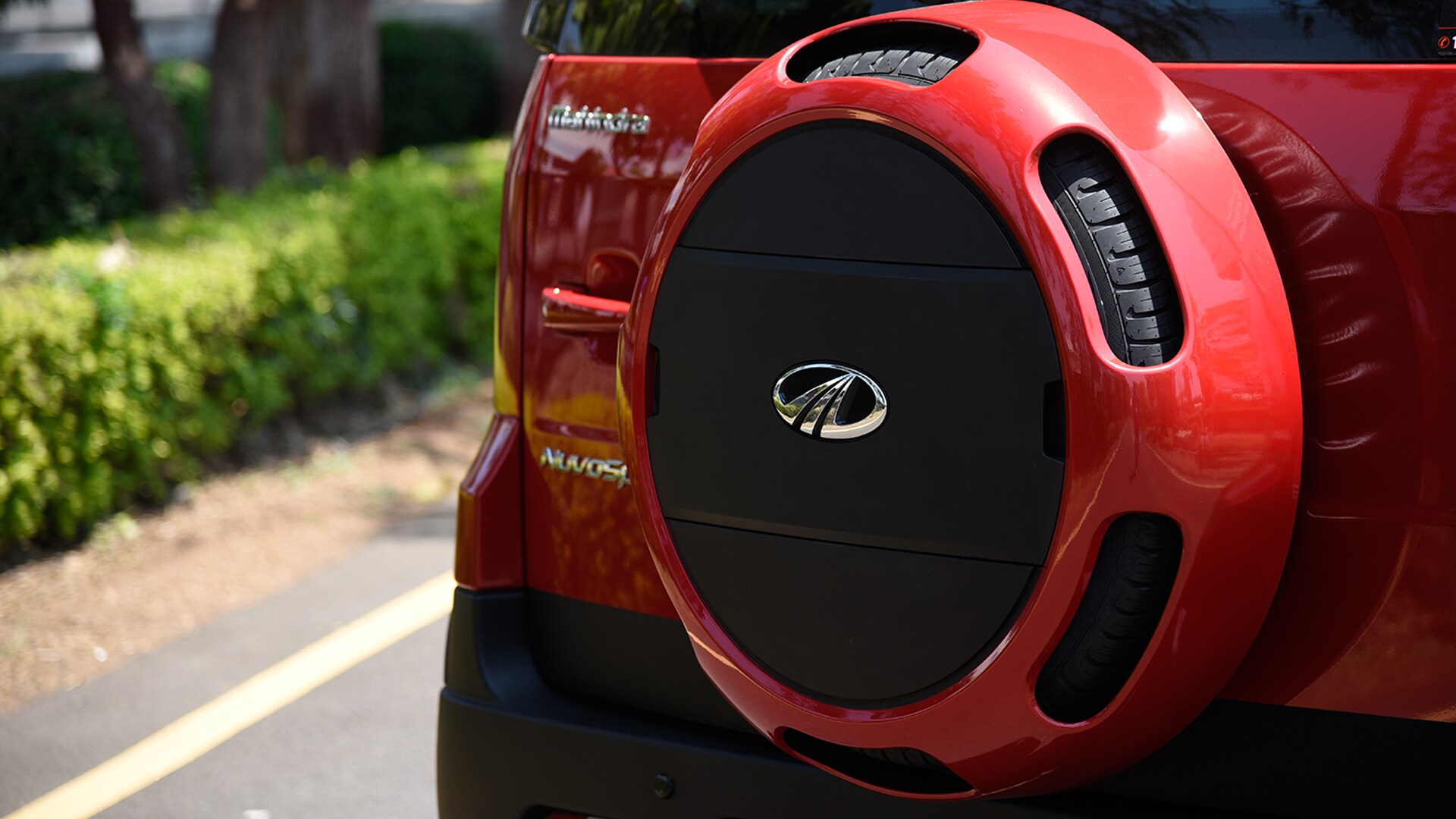 Mahindra Nuvosport 2016 N8 Exterior