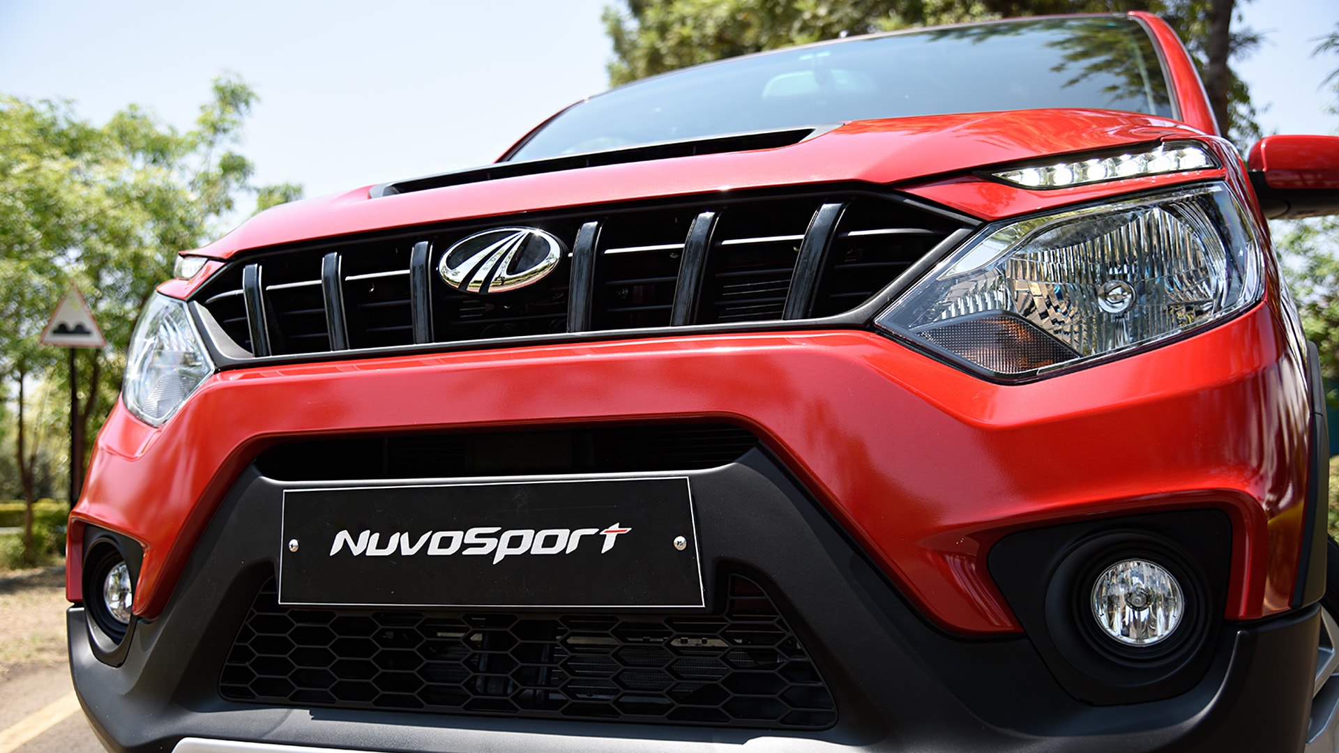 Mahindra Nuvosport 2016 N8 Exterior