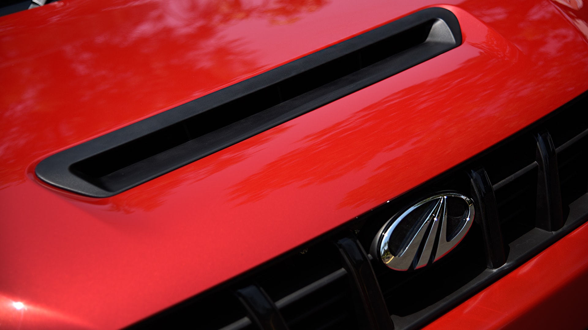 Mahindra Nuvosport 2016 N8 Exterior