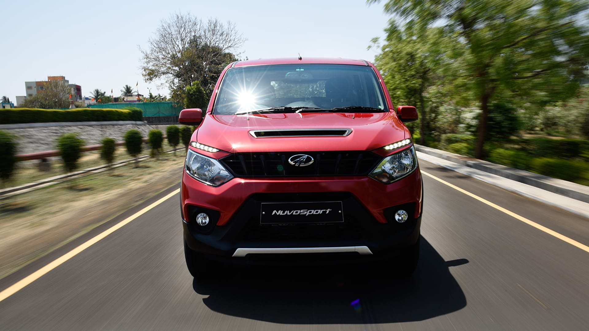 Mahindra Nuvosport 2016 N8 Exterior