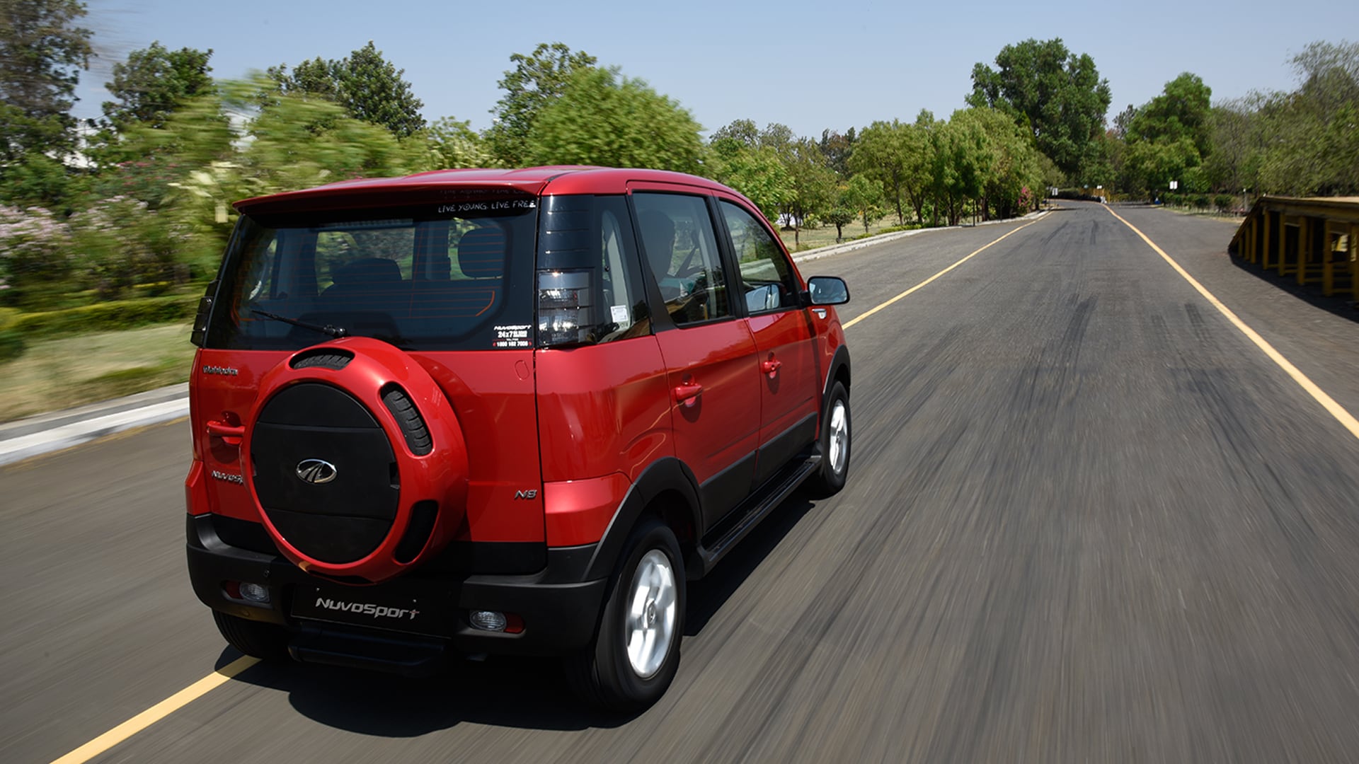 Mahindra Nuvosport 2016 N8 Exterior