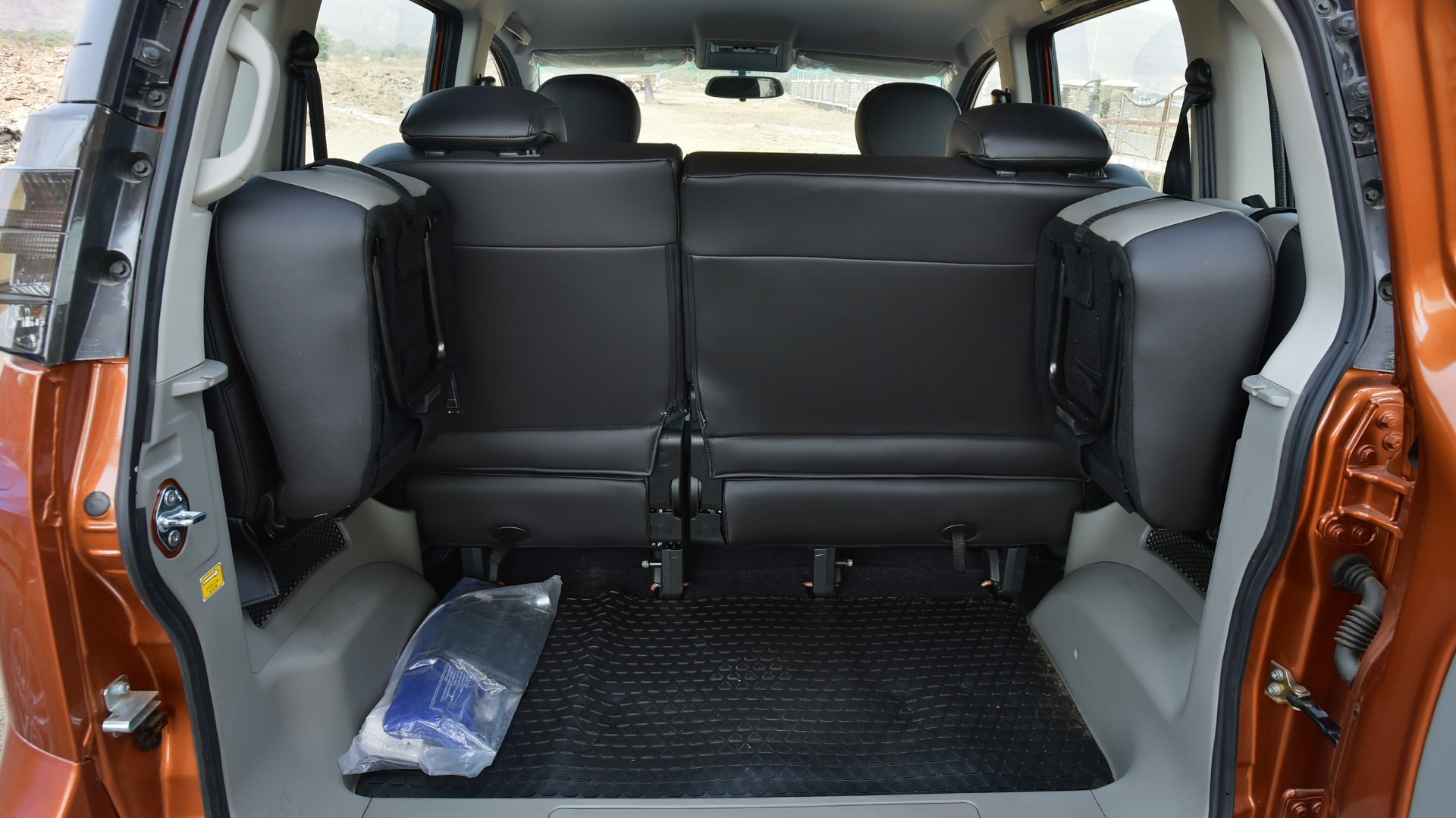 Mahindra Nuvosport 2016 N8 Compare