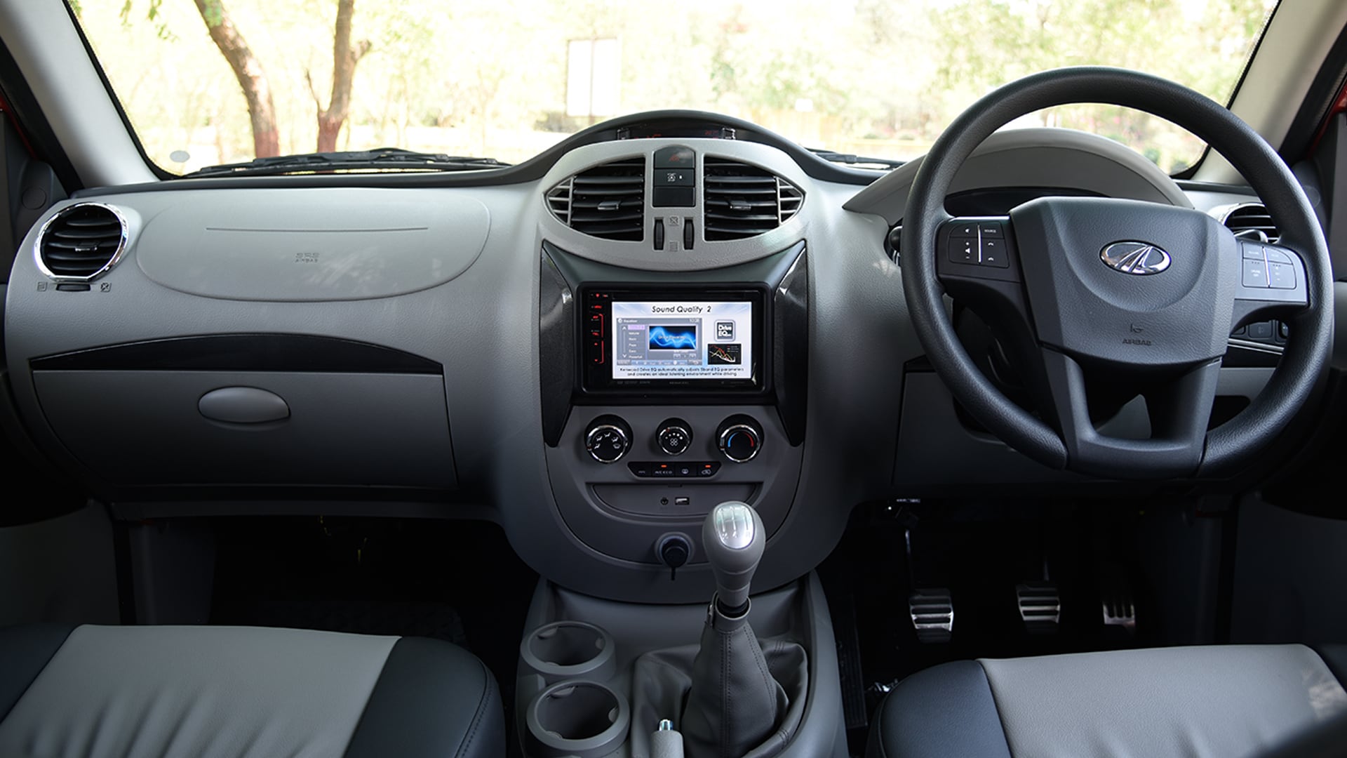 Mahindra Nuvosport 2016 N8 Interior