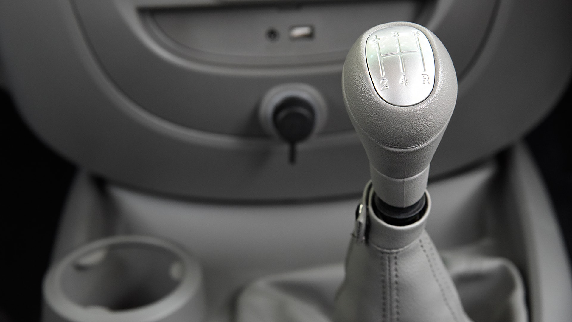 Mahindra Nuvosport 2016 N8 Interior