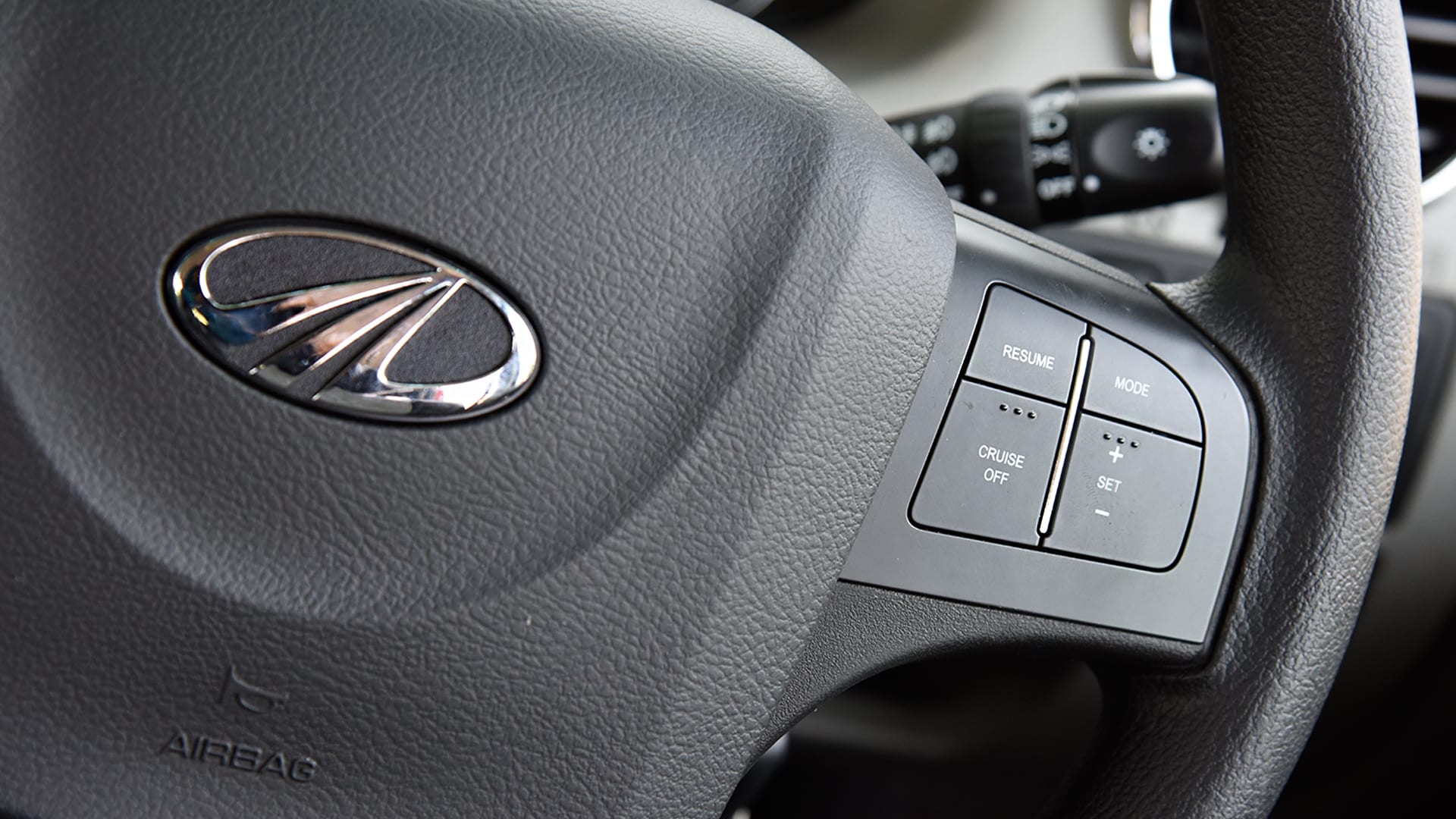 Mahindra Nuvosport 2016 N8 Interior