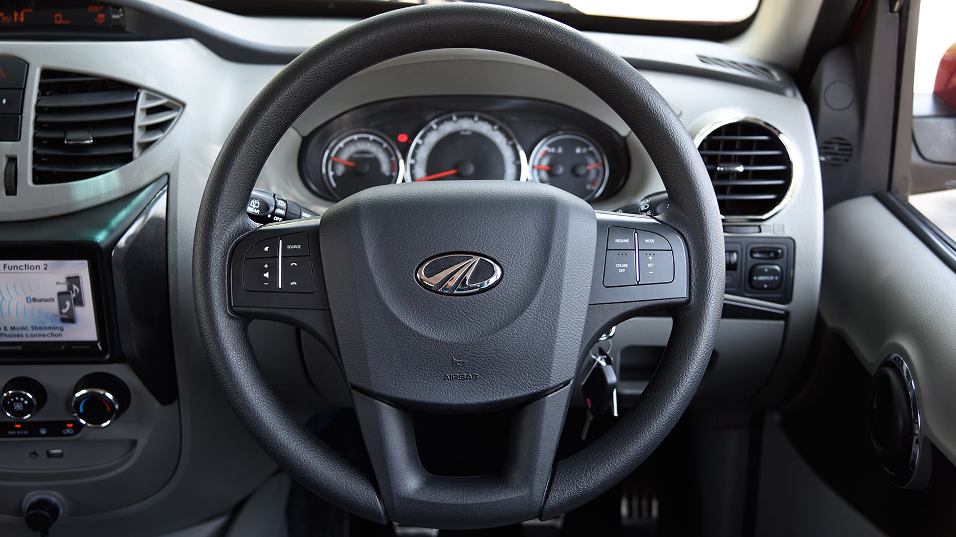 Mahindra Nuvosport 2016 N8 Interior