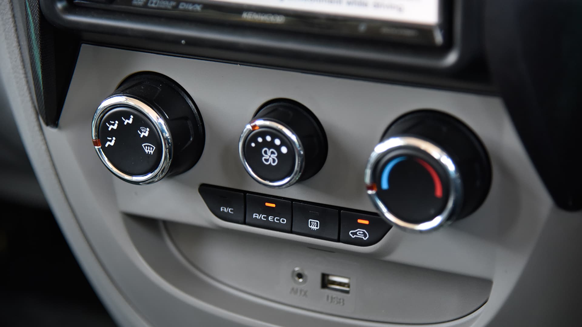 Mahindra Nuvosport 2016 N8 Interior