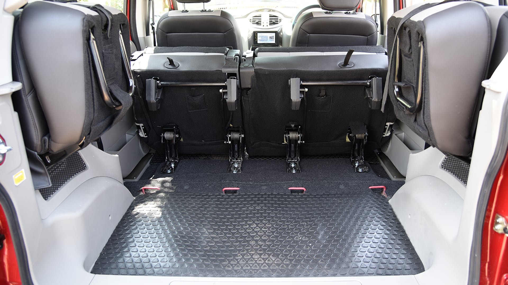 Mahindra Nuvosport 2016 N8 Interior