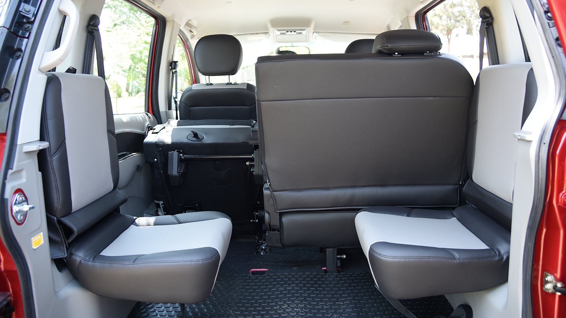 Mahindra Nuvosport 2016 N8 Interior
