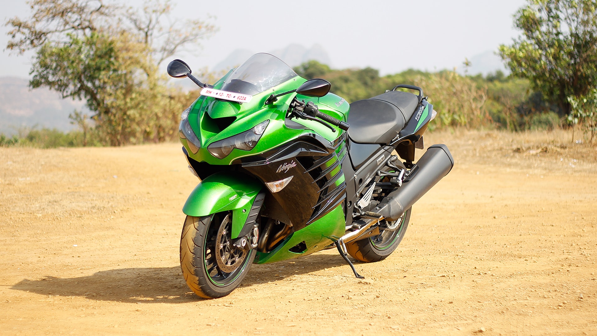Kawasaki Ninja ZX-14R 2016 STD Compare Bike Photos - Overdrive