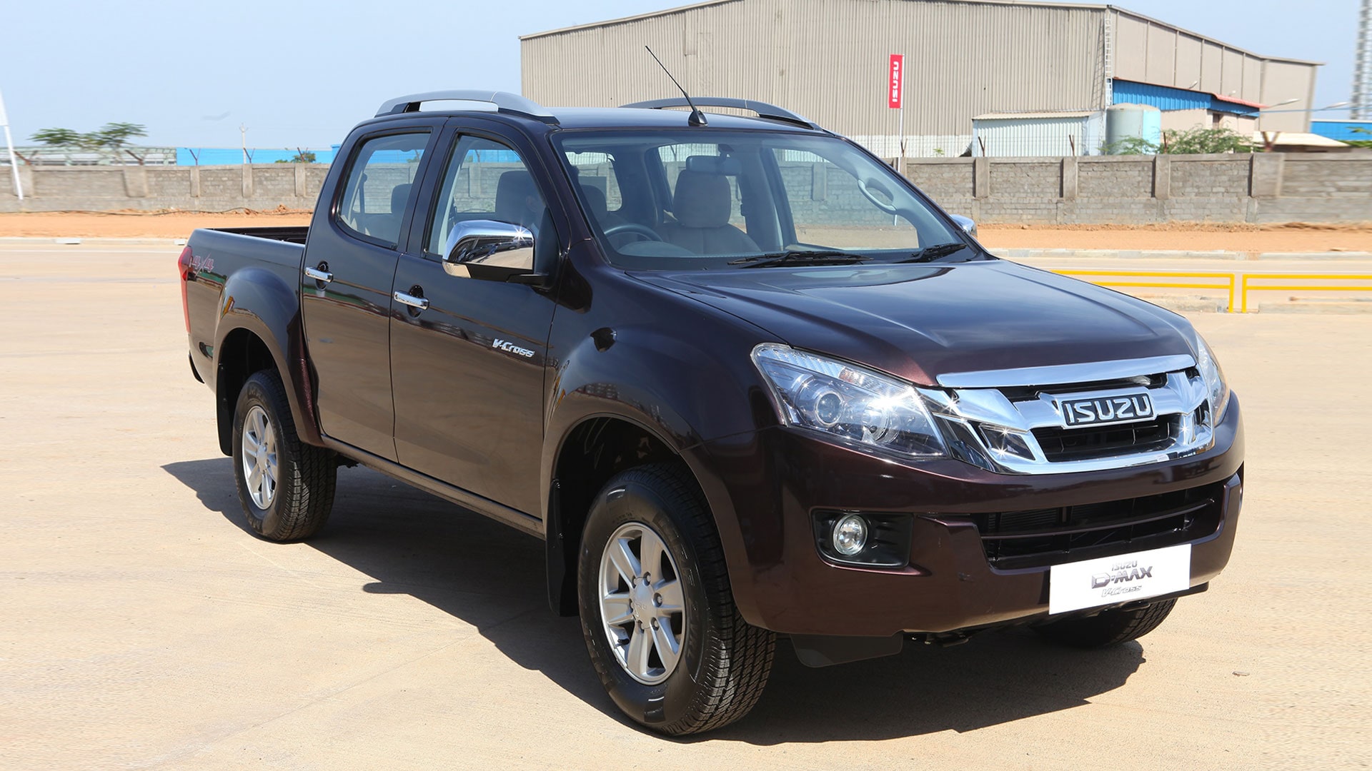 Isuzu Dmax 2016 V Cross Exterior