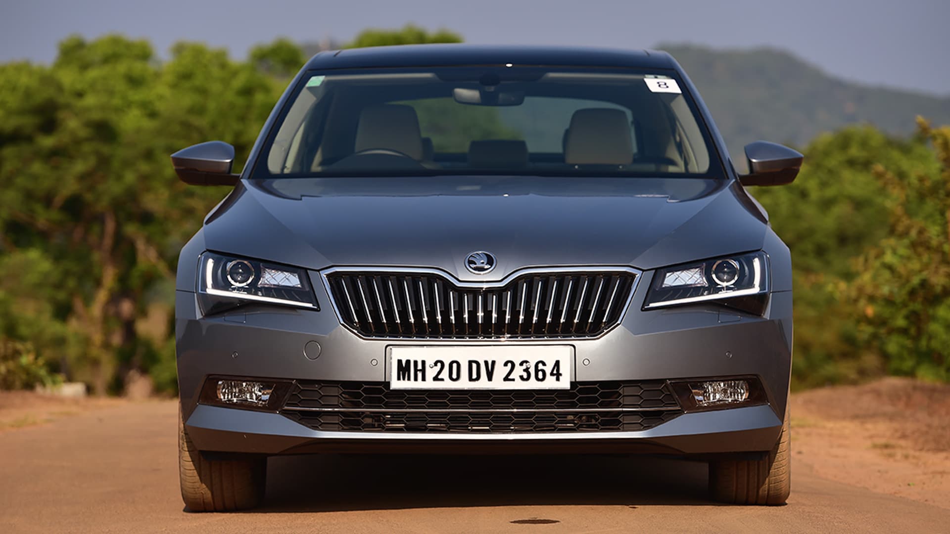 Skoda Superb 2016 2.0 TDI (AT) Style Interior Compare