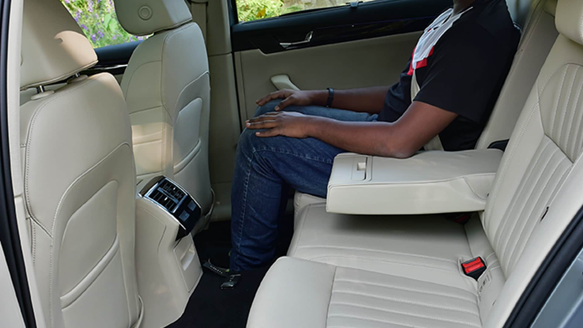 Skoda Superb 2016 2.0 TDI (AT) Style Interior Compare