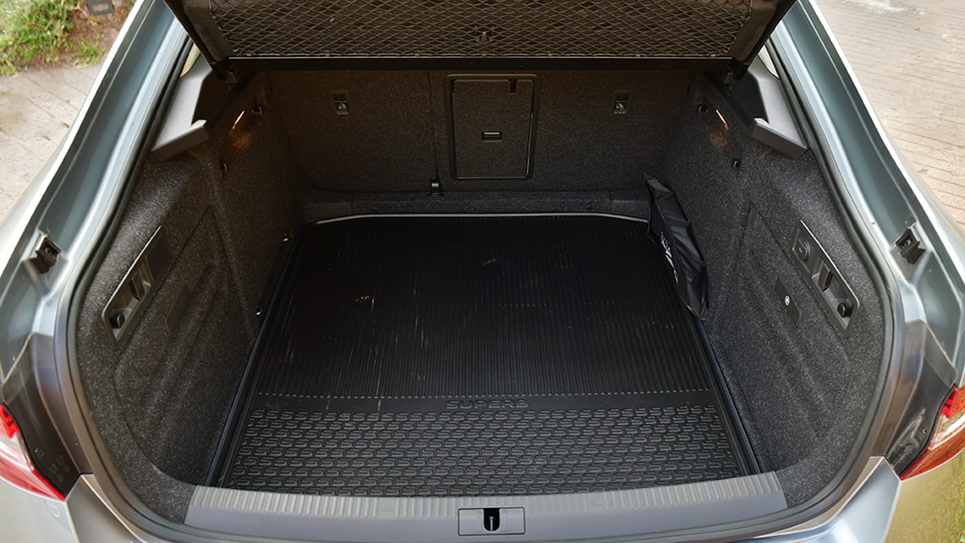 Skoda Superb 2016 2.0 TDI (AT) Style Interior Compare