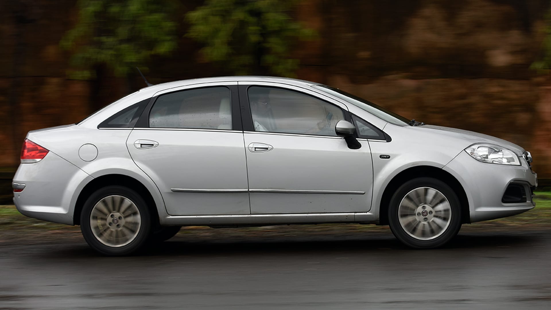 Fiat Linea 125 s 2016 T Jet Emotion Exterior