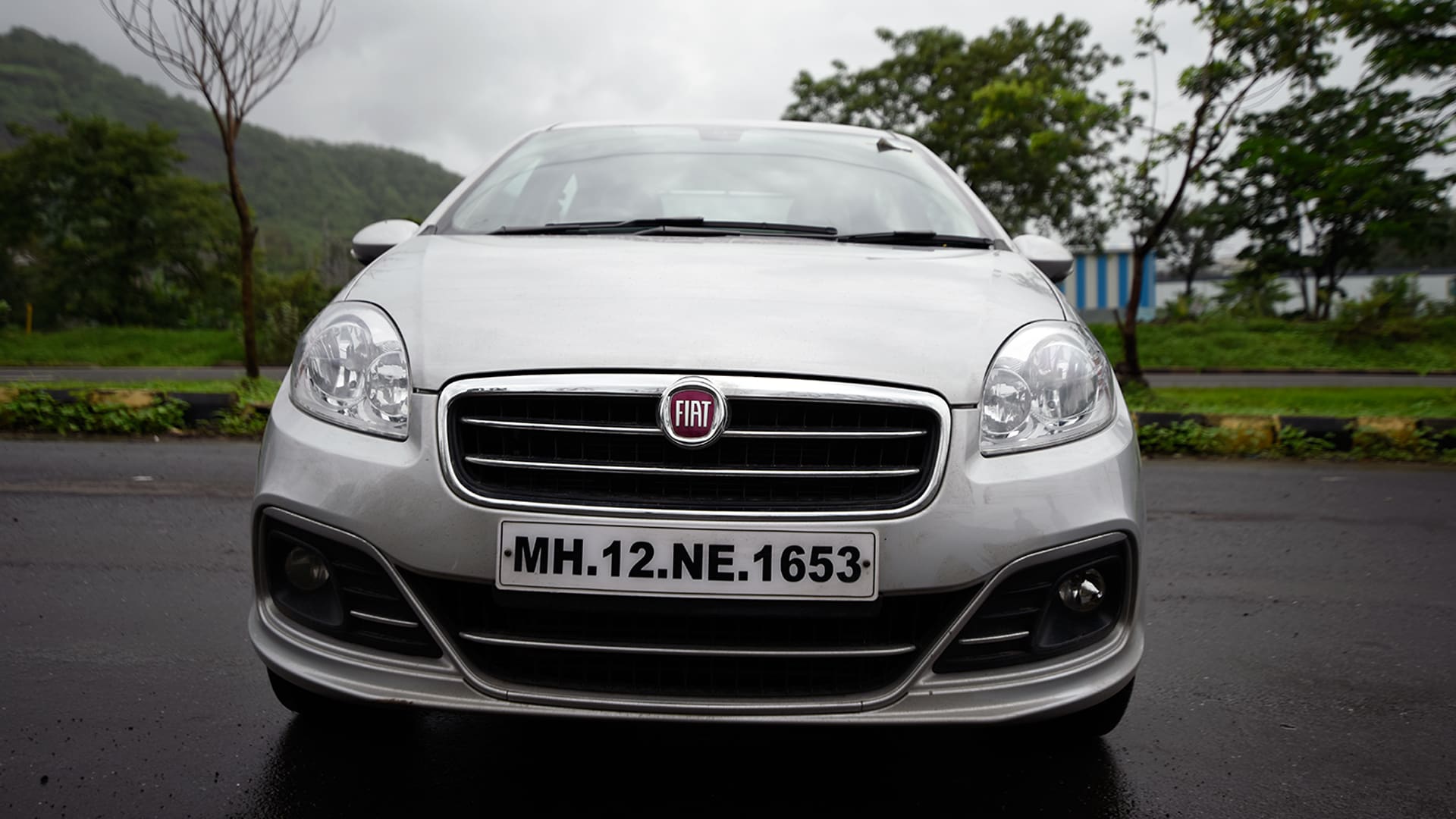 Fiat Linea 125 s 2016 T Jet Emotion Compare