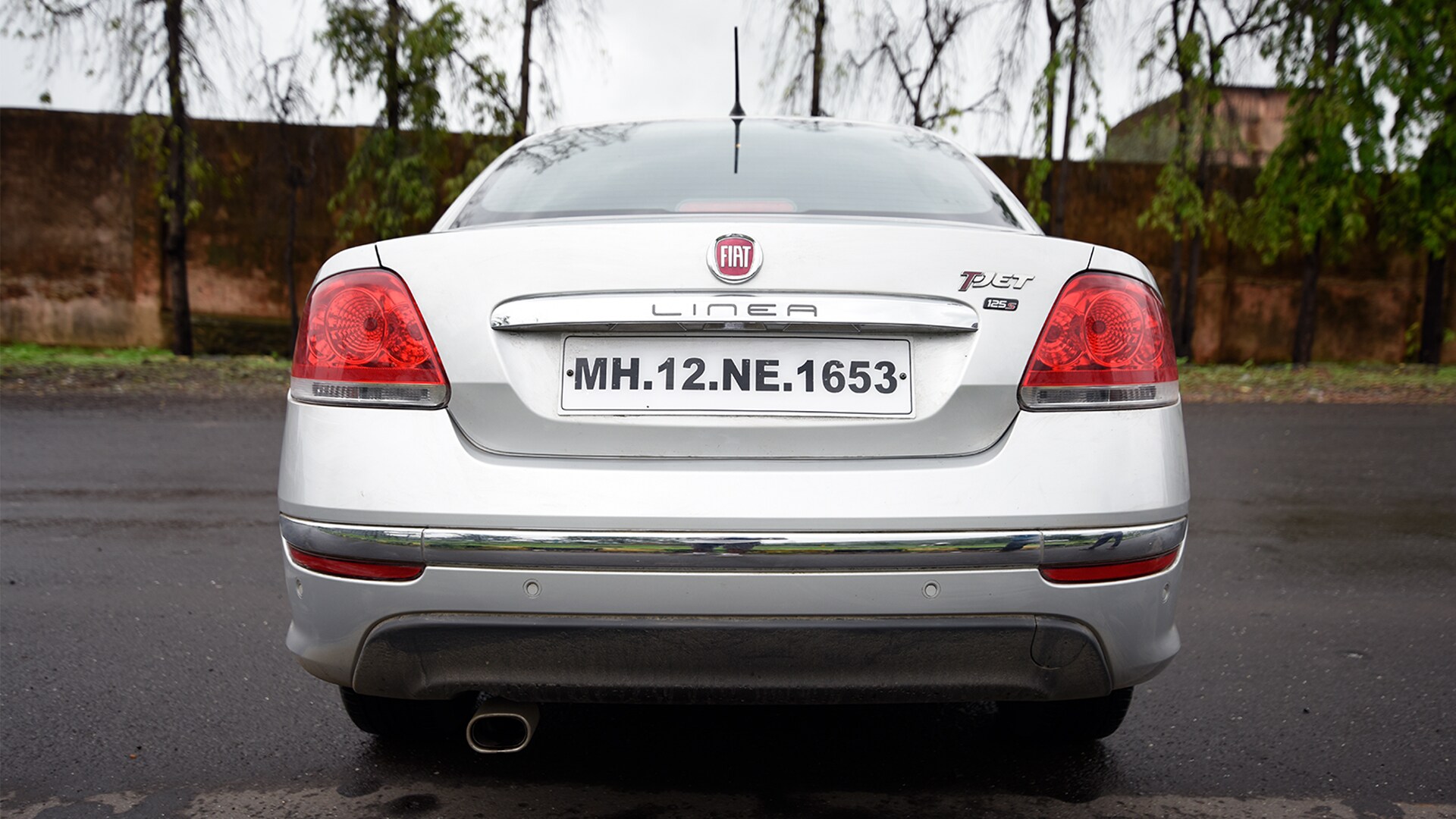 Fiat Linea 125 s 2016 T Jet Emotion Compare