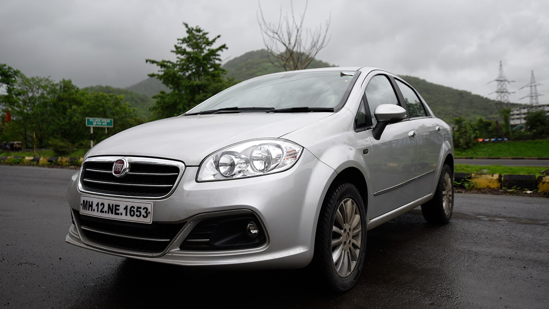 Fiat Linea 125 s 2016 T Jet Emotion Compare