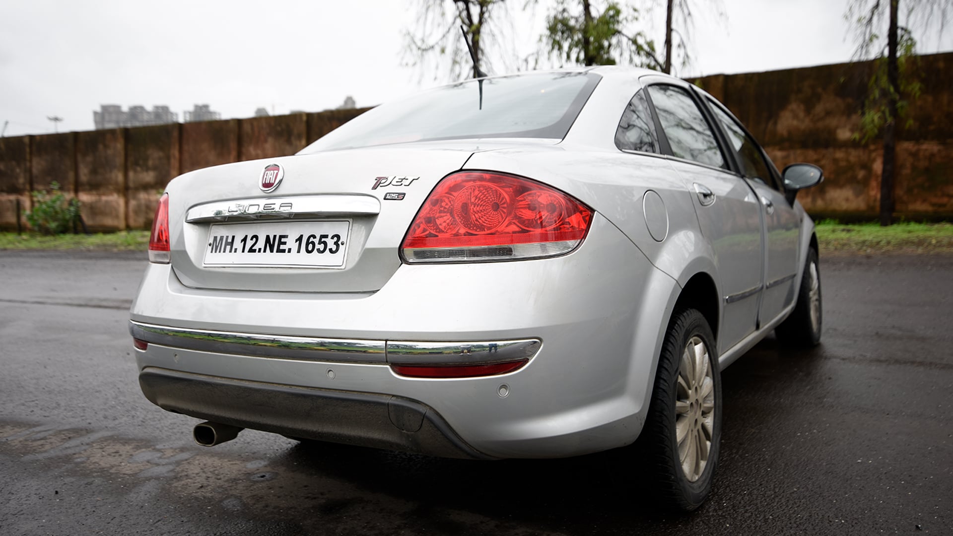 Fiat Linea 125 s 2016 T Jet Emotion Compare