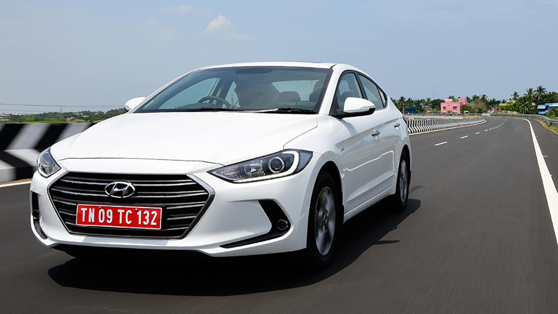 Hyundai Elantra 2016 2.0 Petrol SX (O)AT Exterior