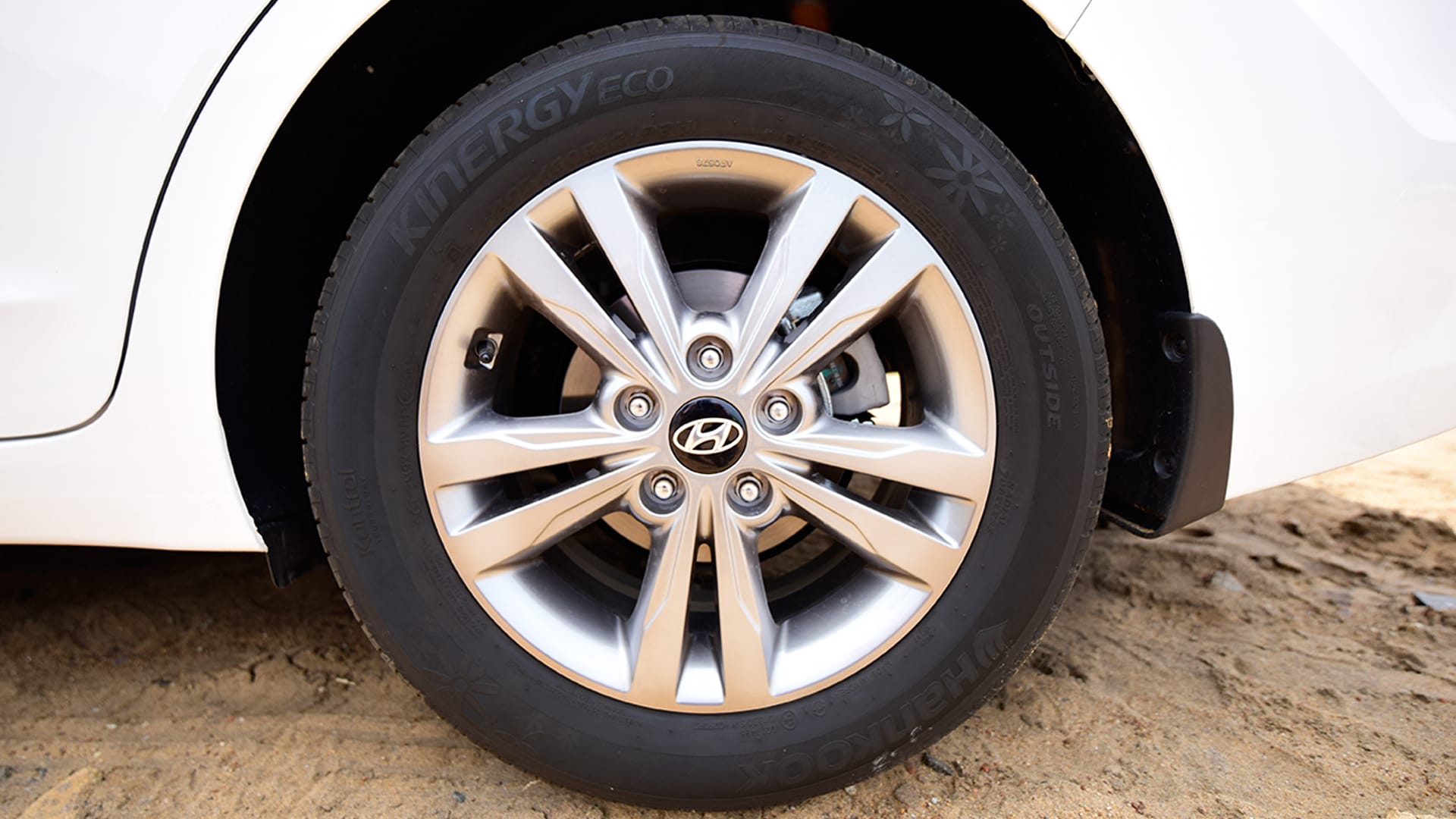 Hyundai Elantra 2016 2.0 Petrol SX (O)AT Exterior