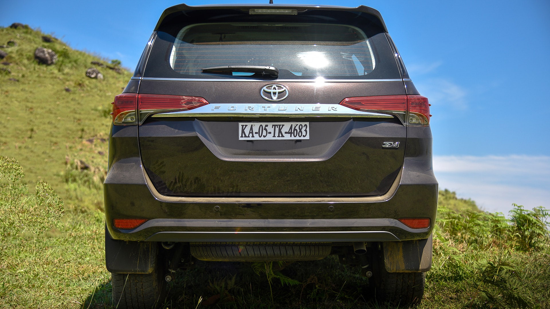 Toyota Fortuner 2016 4X4 MT Diesel Compare