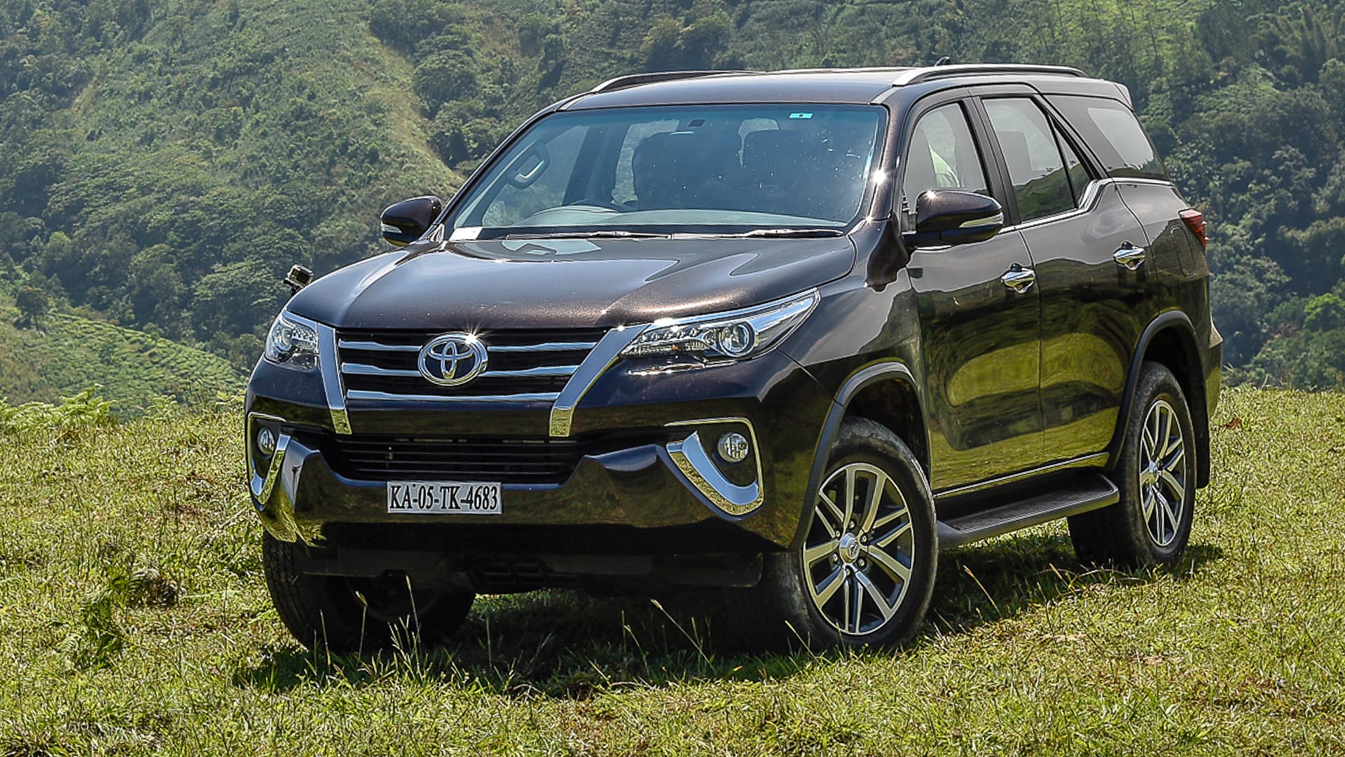 Toyota Fortuner 2016 4X4 MT Diesel Compare