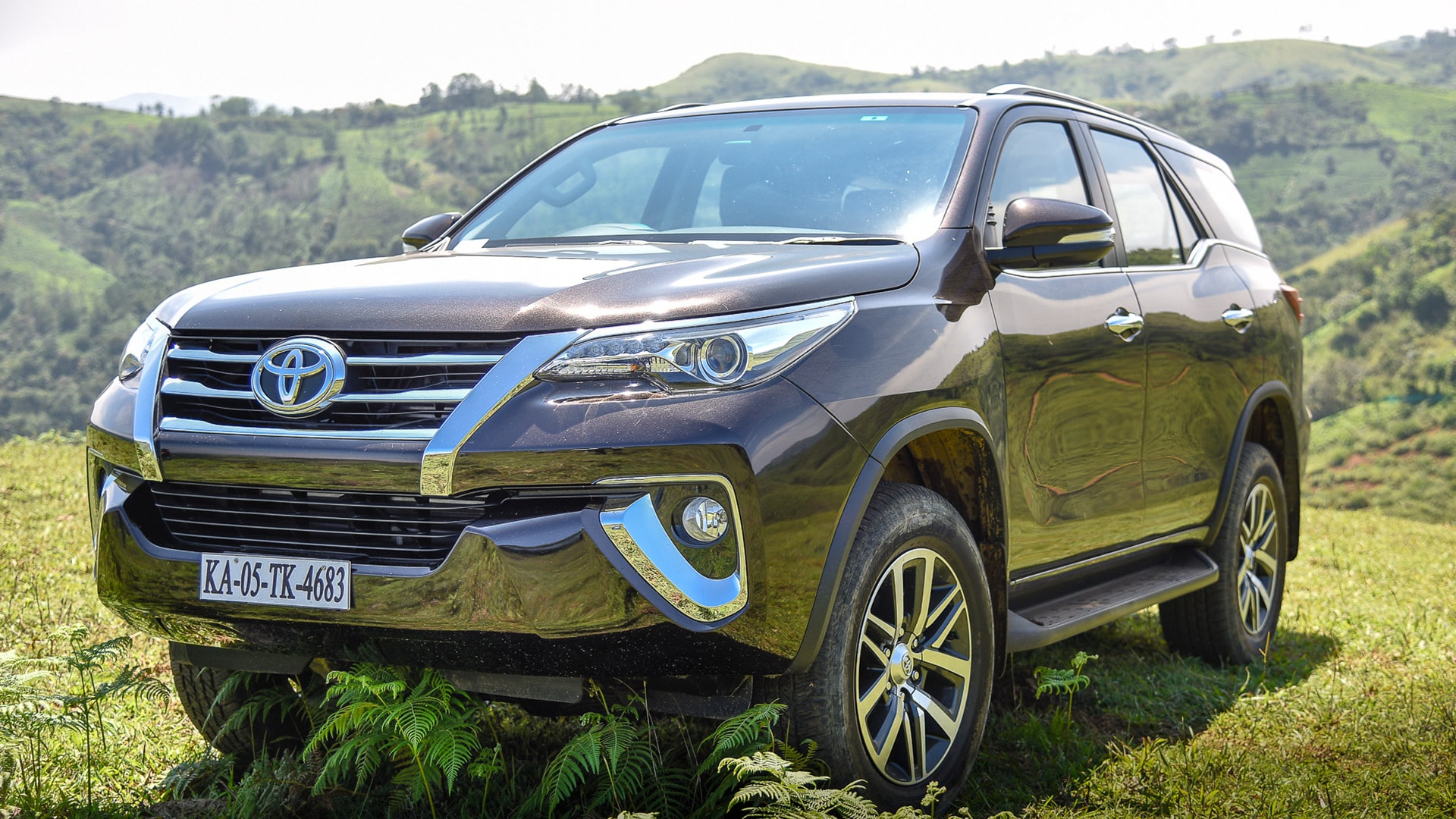Toyota Fortuner 2016 4X4 MT Diesel Exterior
