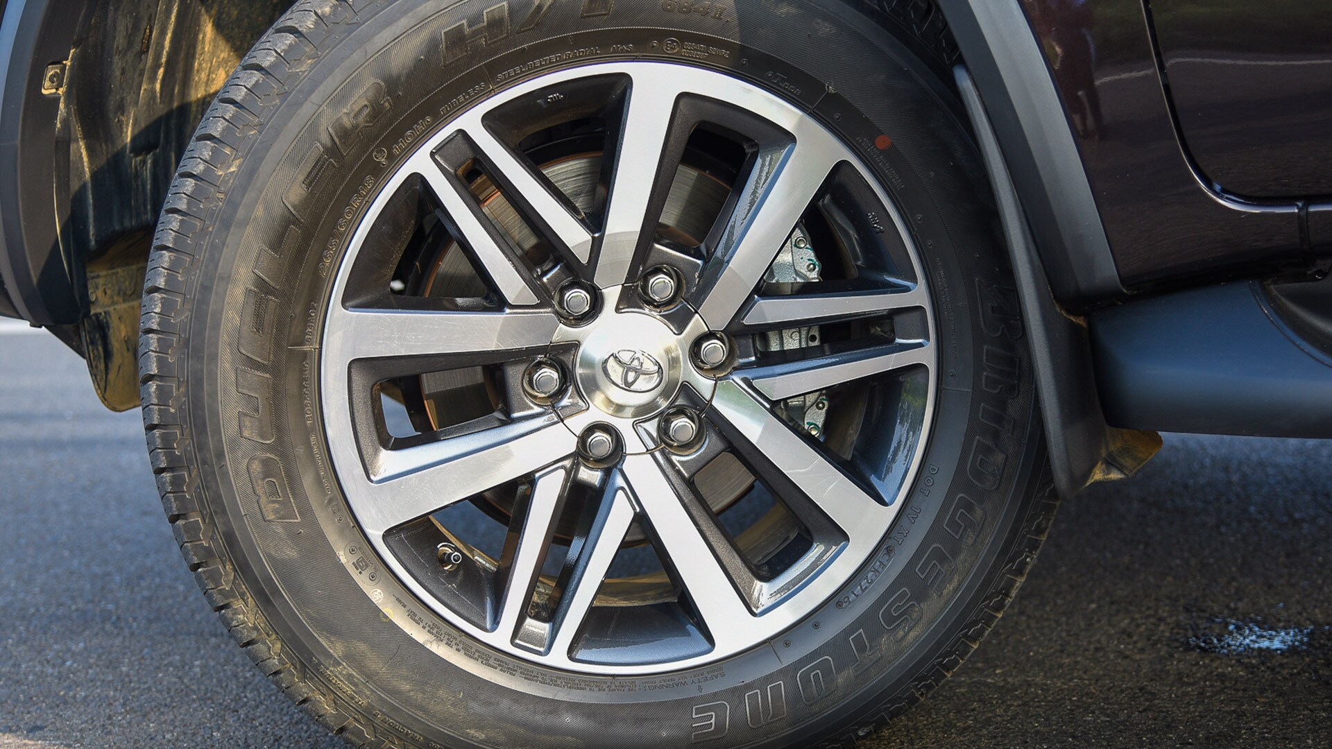 Toyota Fortuner 2016 4X4 MT Diesel Exterior