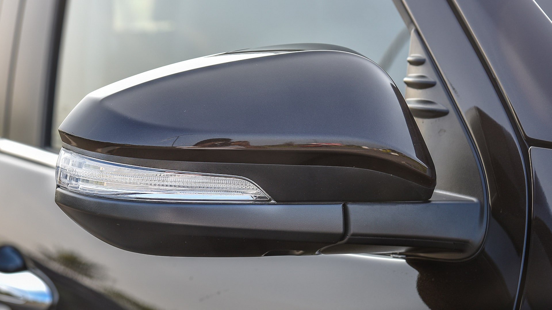 Toyota Fortuner 2016 4X4 MT Diesel Exterior