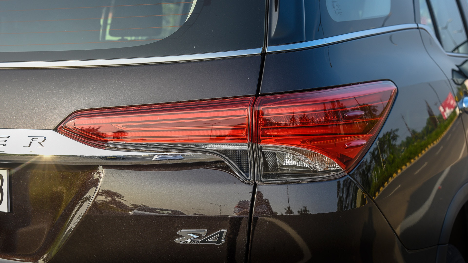 Toyota Fortuner 2016 4X4 MT Diesel Exterior