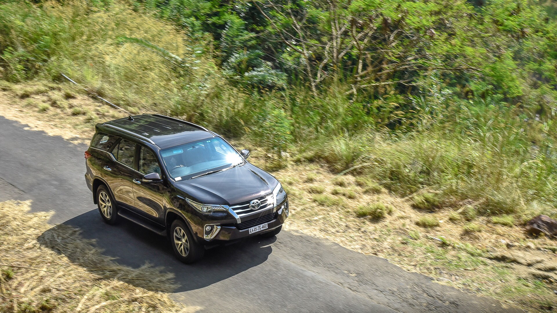 Toyota Fortuner 2016 4X4 MT Diesel Exterior