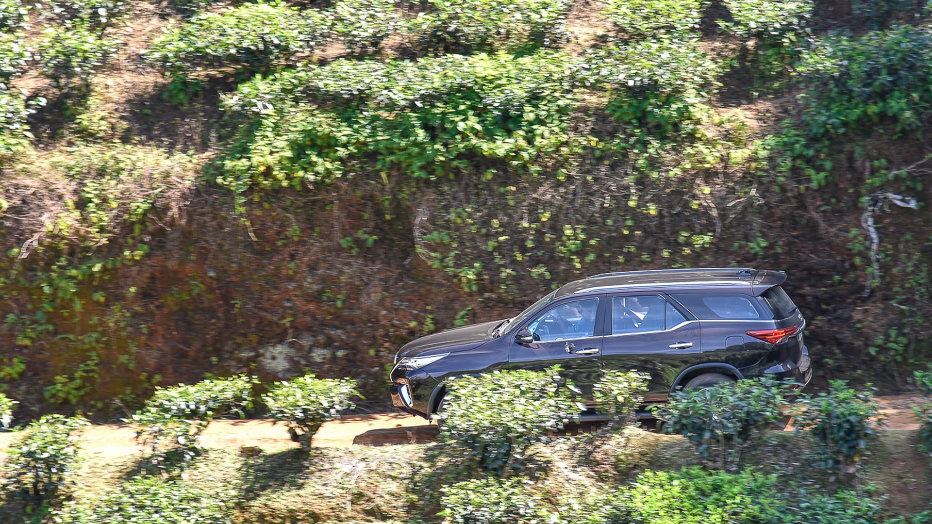 Toyota Fortuner 2016 4X4 MT Diesel Exterior