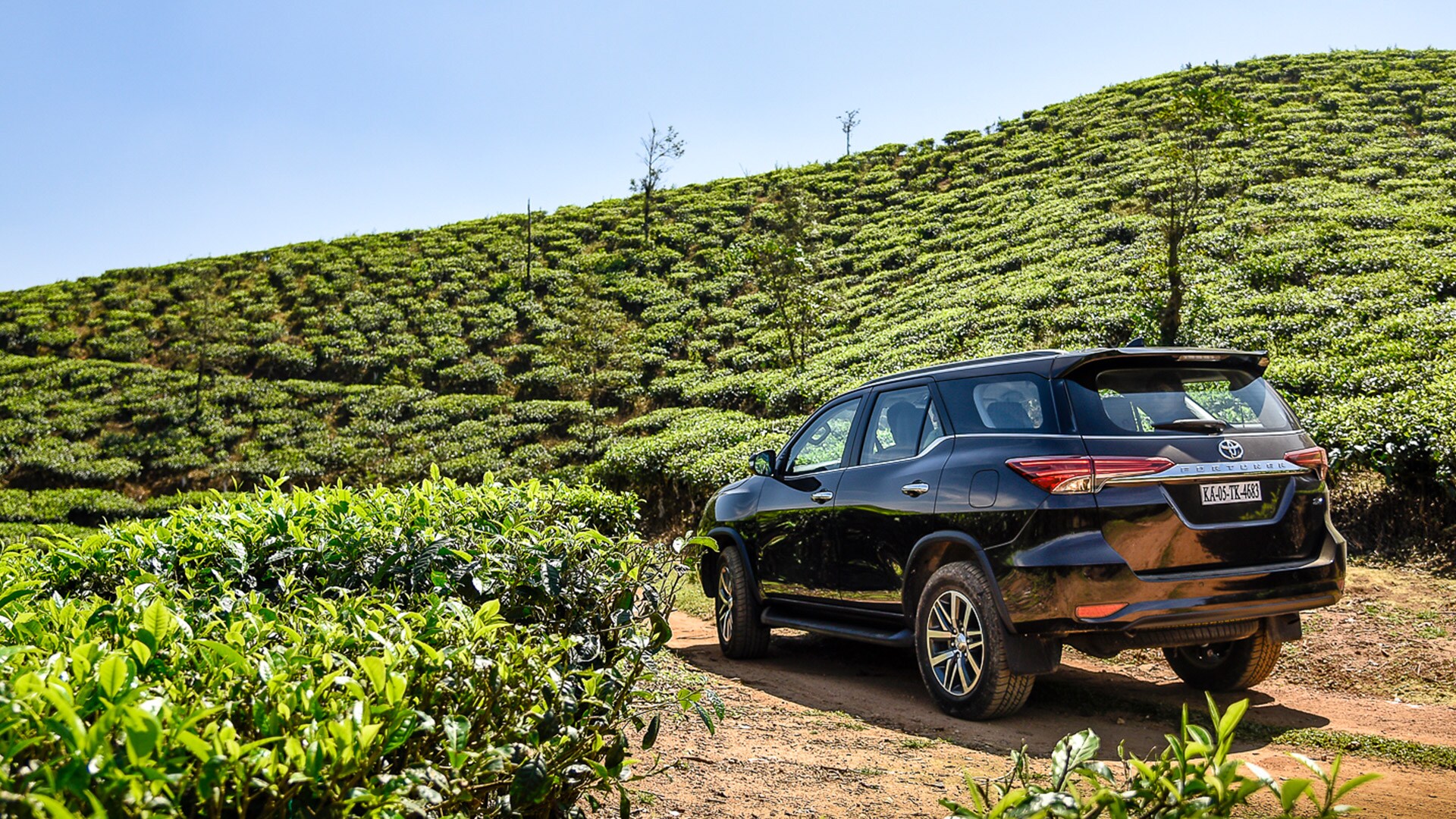 Toyota Fortuner 2016 4X4 MT Diesel Exterior