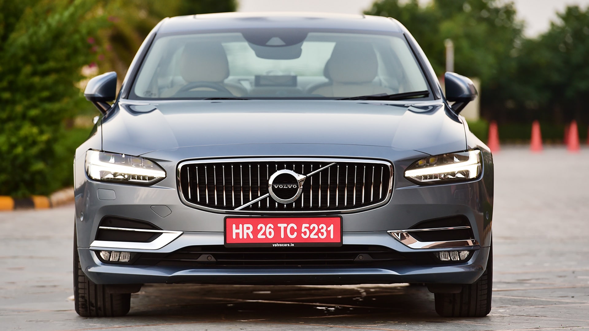 Volvo S90 2016 D4 Inscription Compare