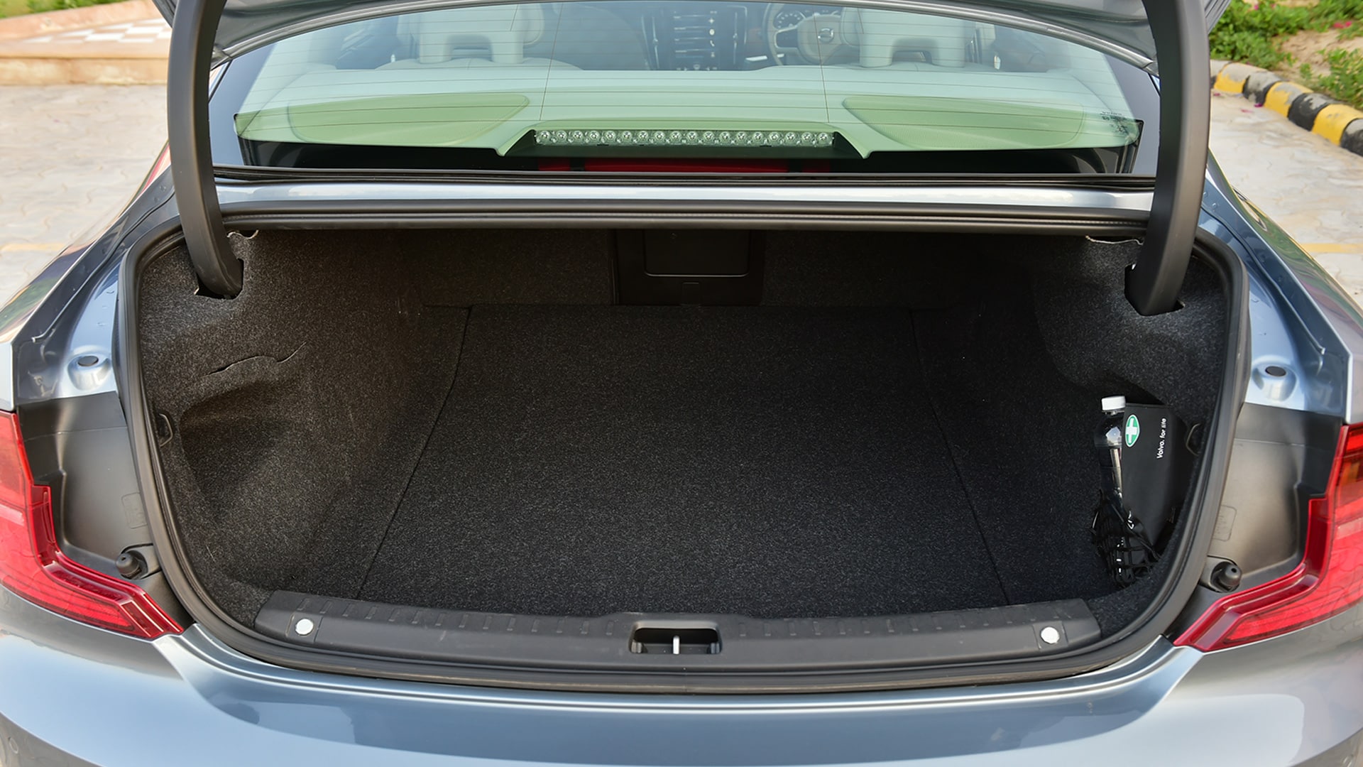 Volvo S90 2016 D4 Inscription Compare