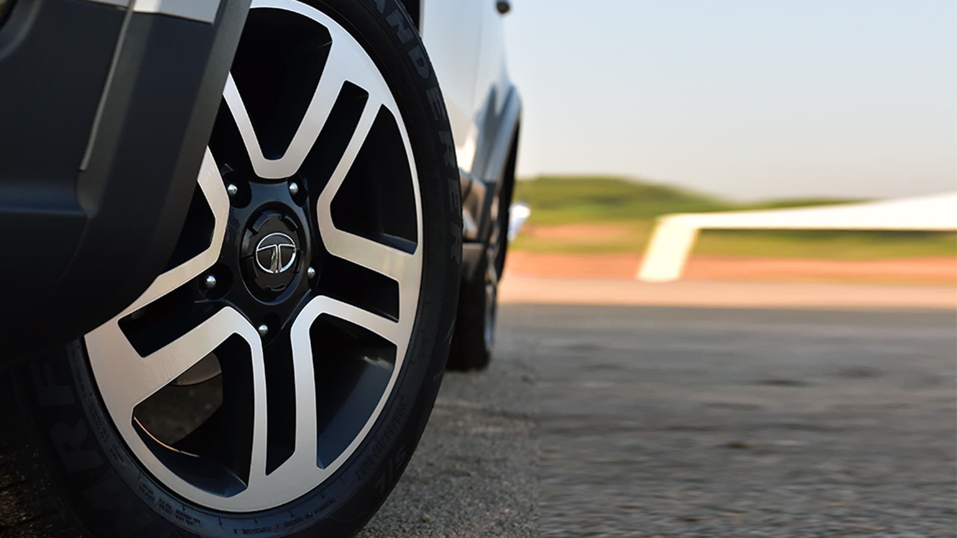 Tata Hexa 2017 XE MT Exterior