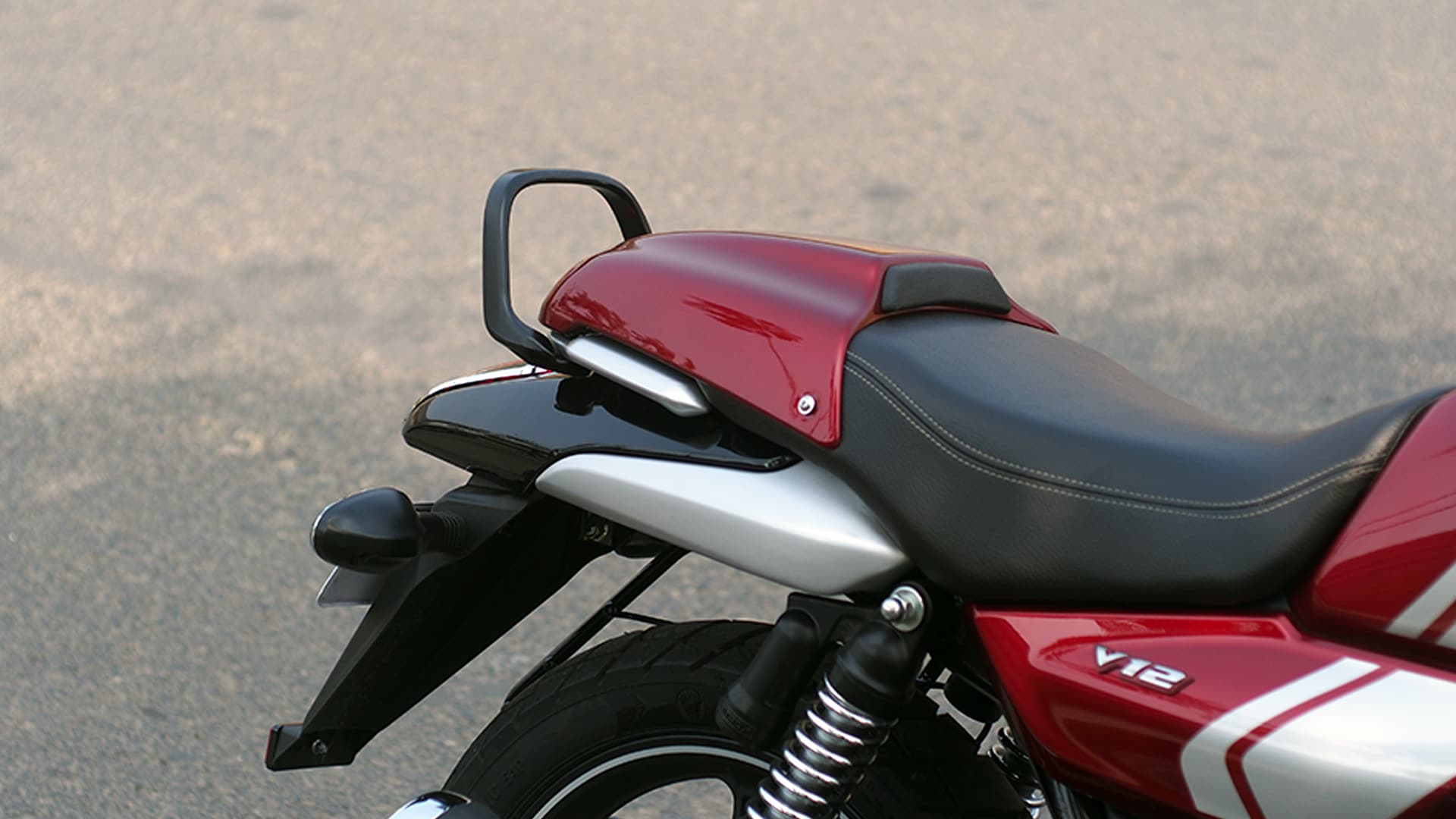 Bajaj V12 2017 STD