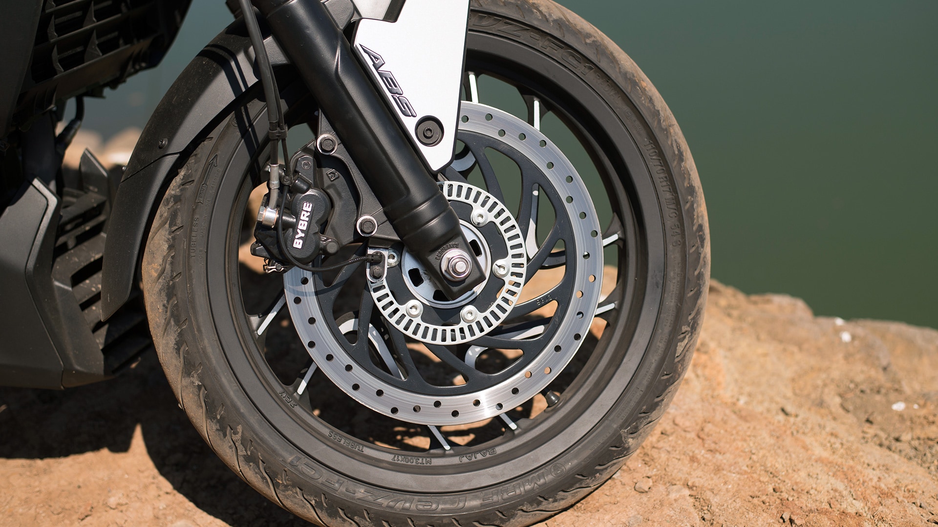 Bajaj Dominar 400 2017 ABS