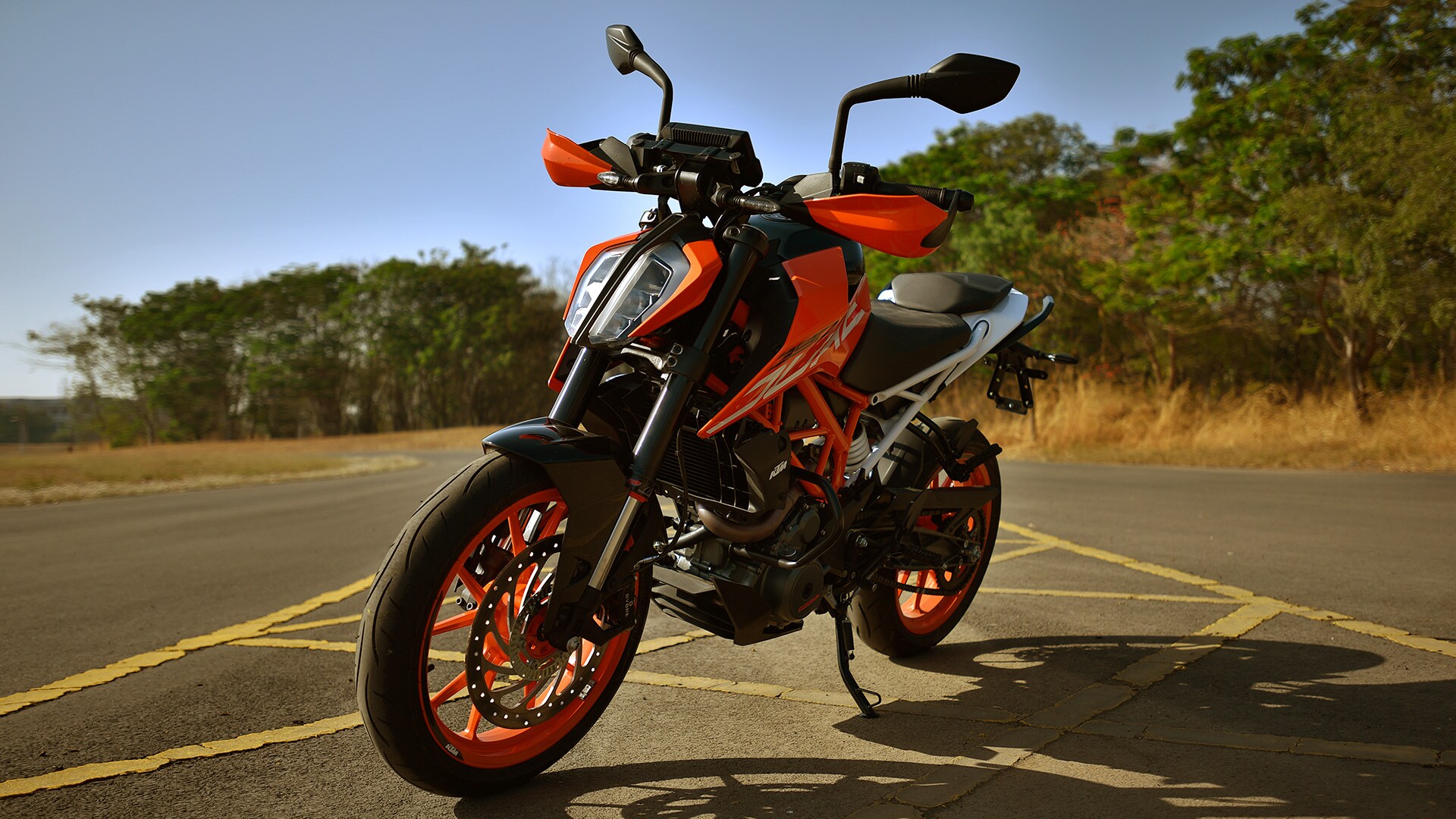 KTM 390 Duke 2017 STD Compare