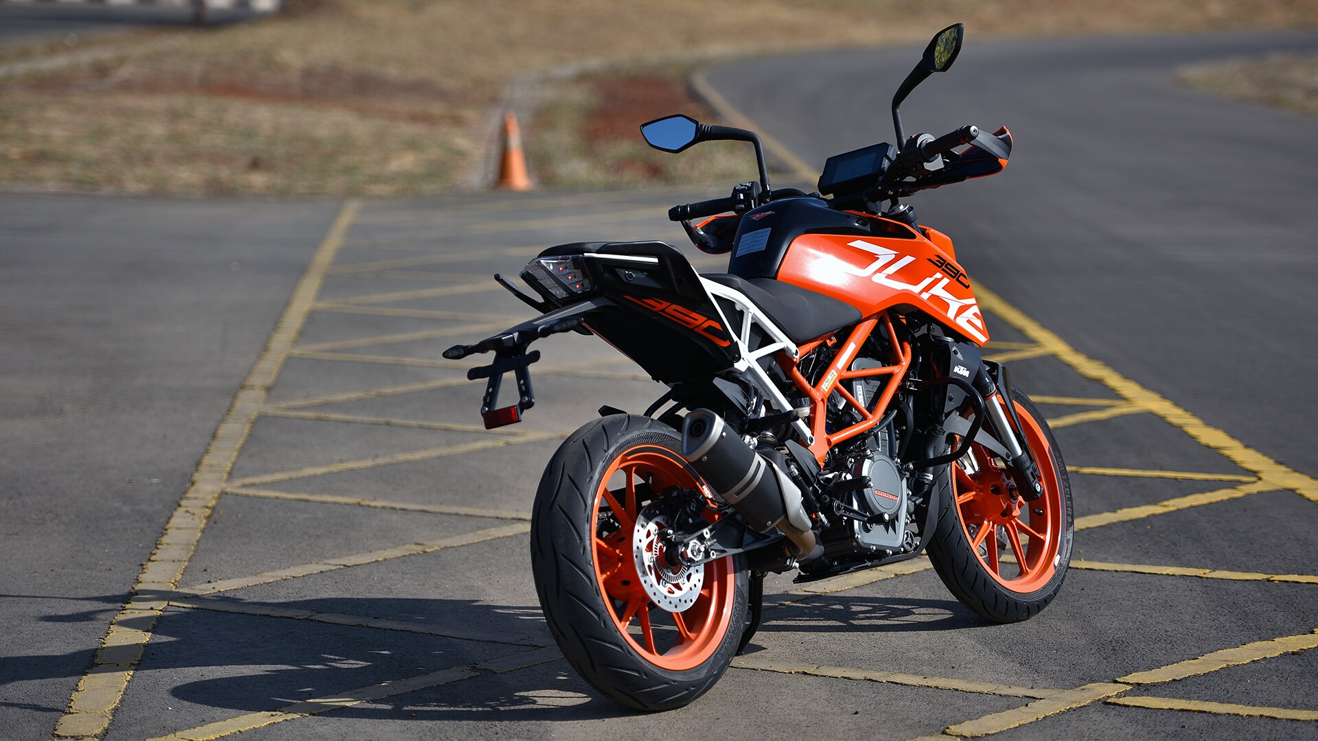 KTM 390 Duke 2017 STD Compare