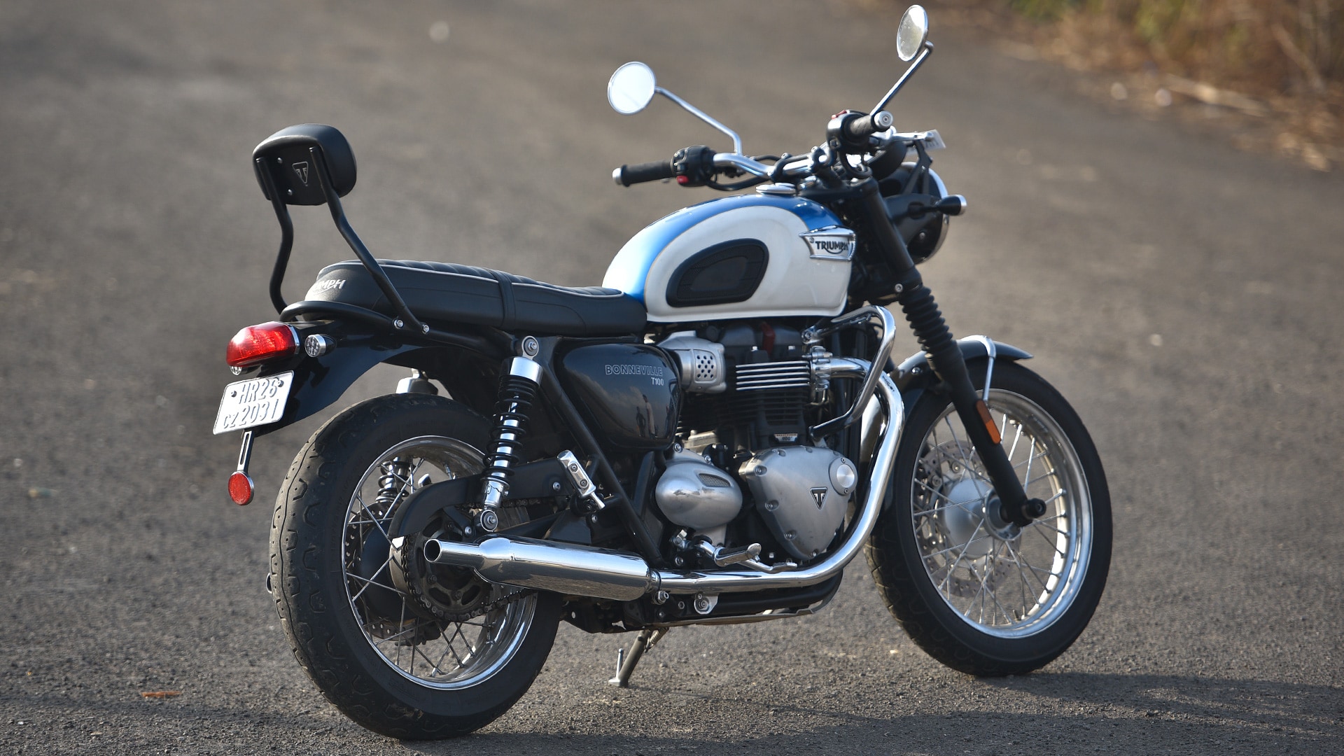 Triumph Bonneville 2016 T100 Compare