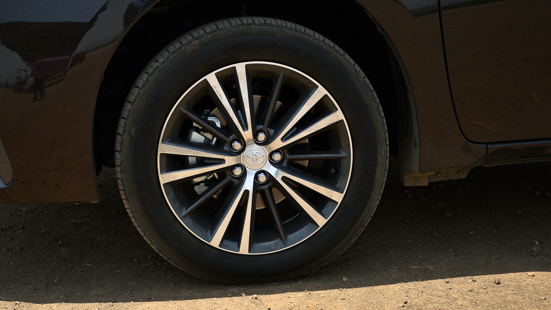 Toyota Corolla Altis 2017 VL (CVT) Exterior