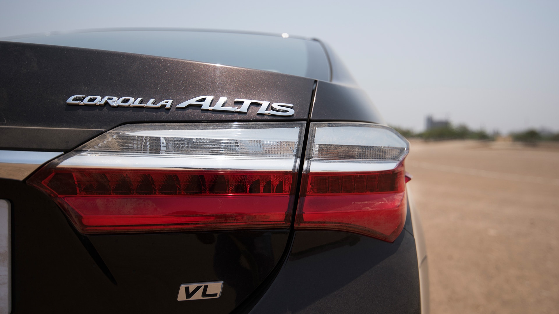 Toyota Corolla Altis 2017 VL (CVT) Exterior
