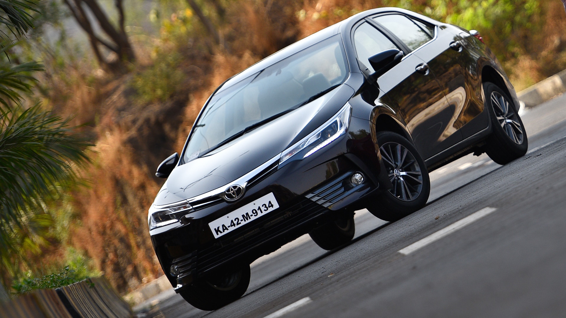 Toyota Corolla Altis 2017 VL (CVT) Exterior