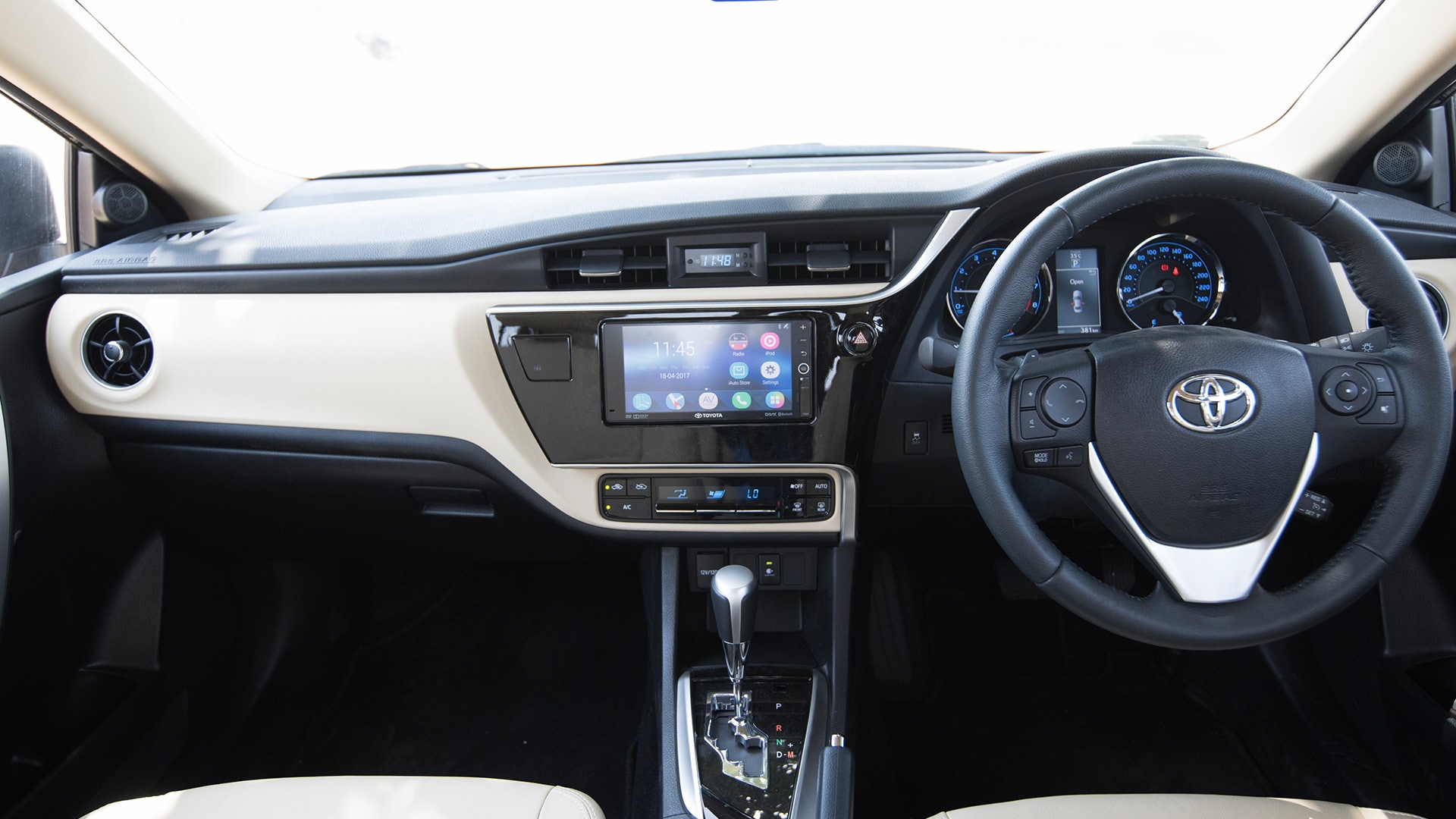 Toyota Corolla Altis 2017 VL (CVT) Interior