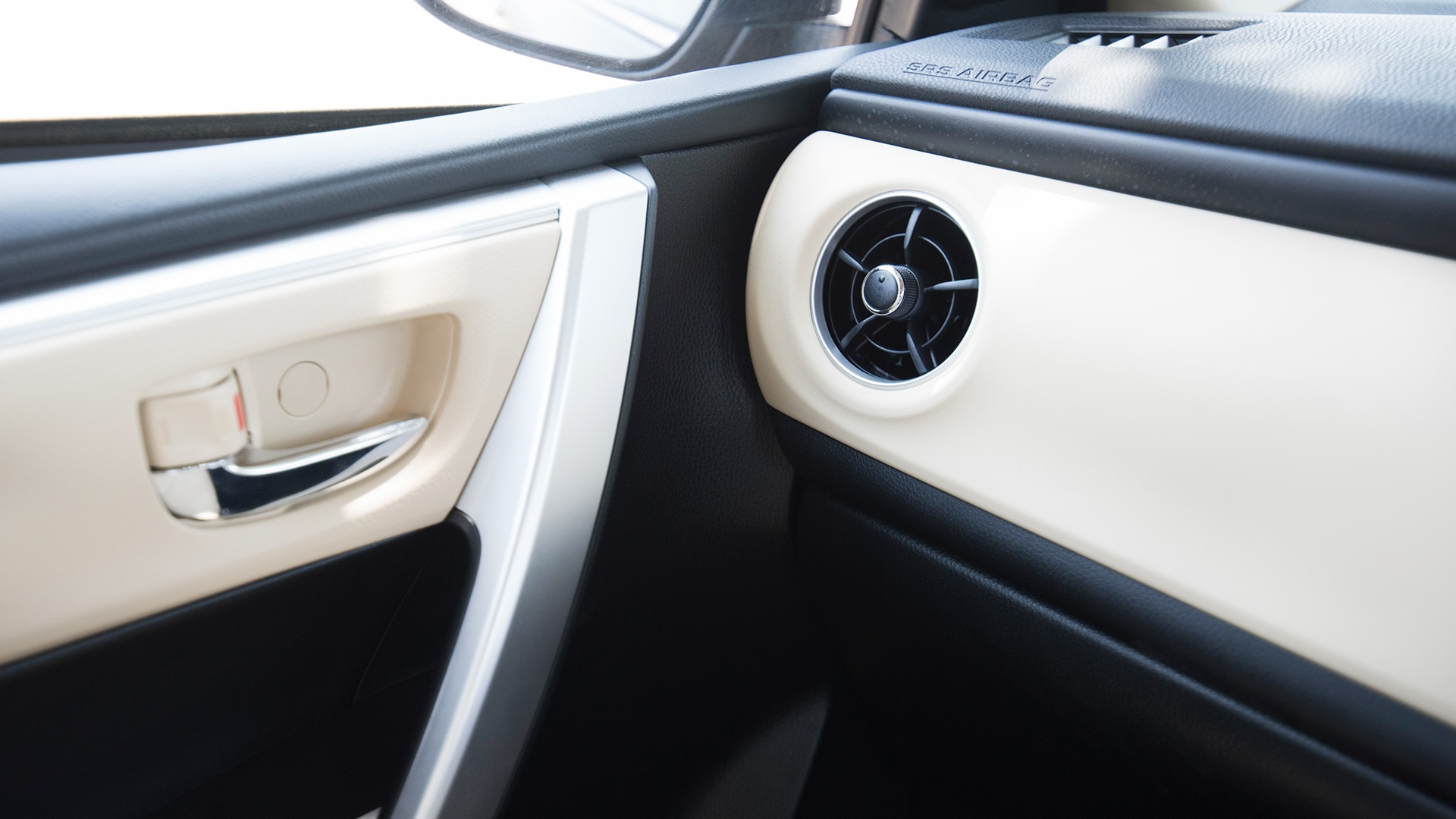 Toyota Corolla Altis 2017 VL (CVT) Interior