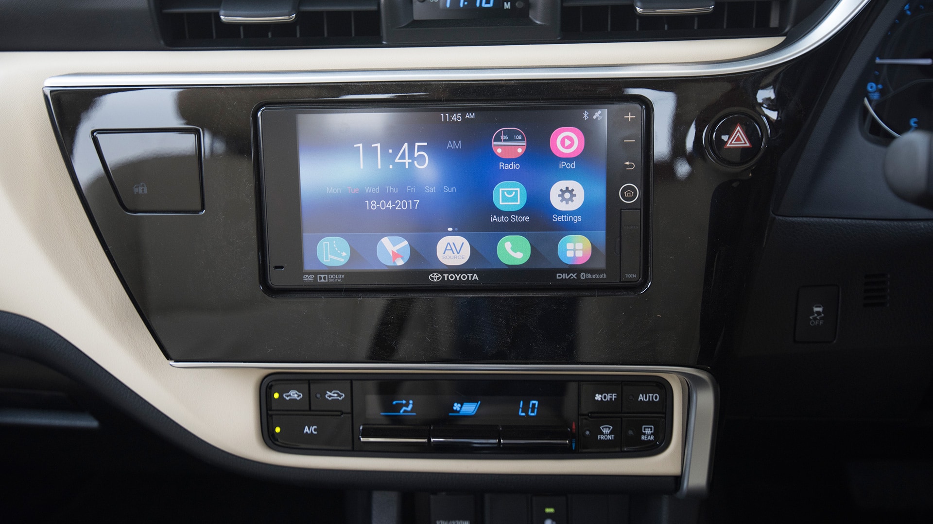 Toyota Corolla Altis 2017 VL (CVT) Interior