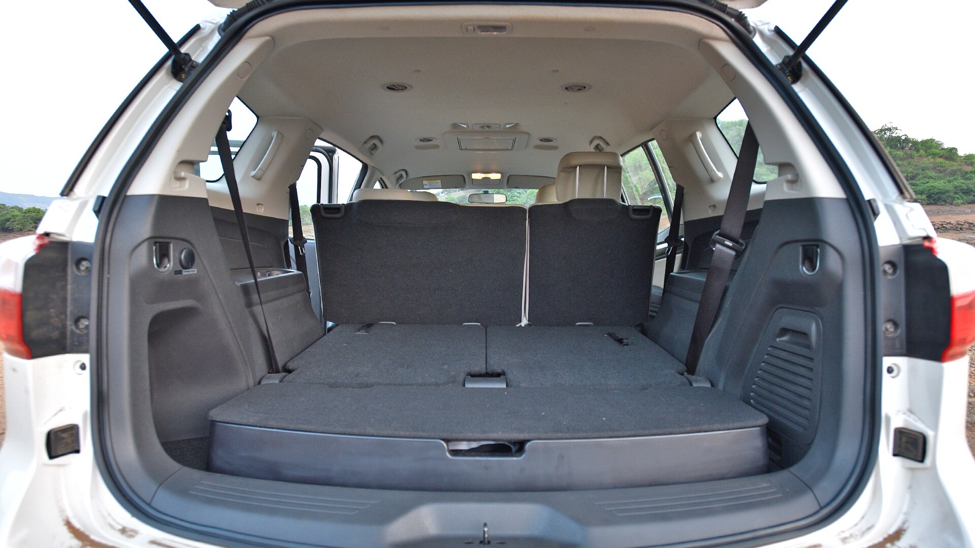 Isuzu MU-X 2017 4x4 Compare