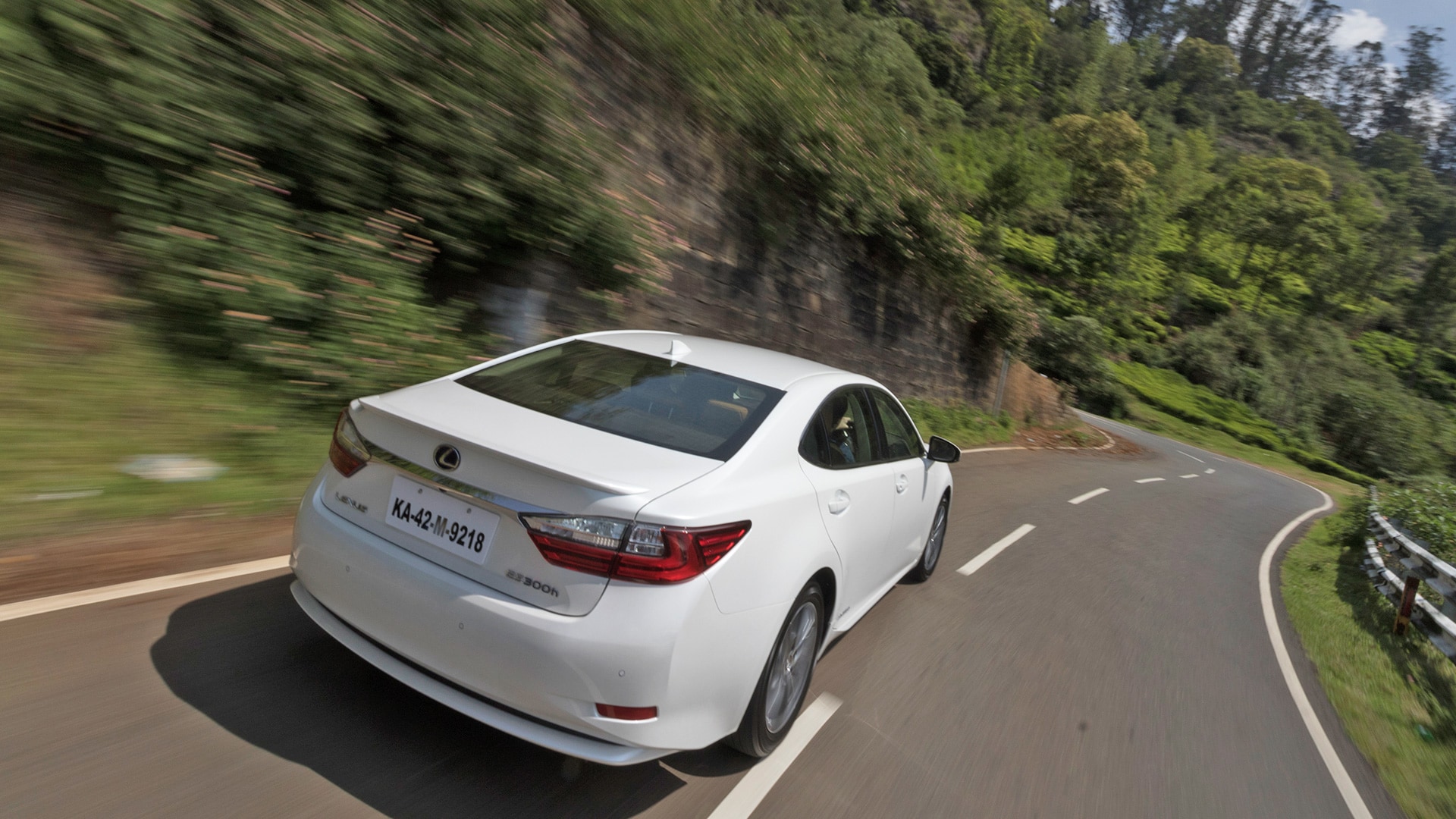 Lexus ES 300h 2017 STD Exterior